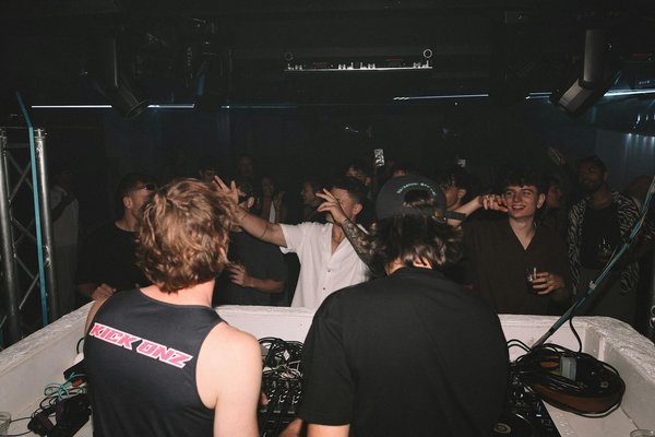 Quels accessoires ajouter pour des photos de mariage uniques?